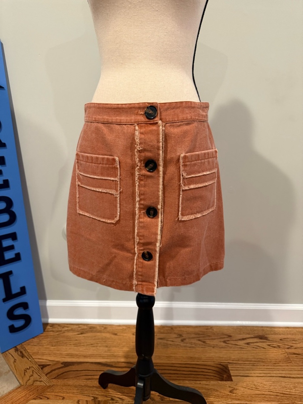 GORGEOUS Honey Belle Button-Front Salmon Mini Skirt w/ tortoise buttons